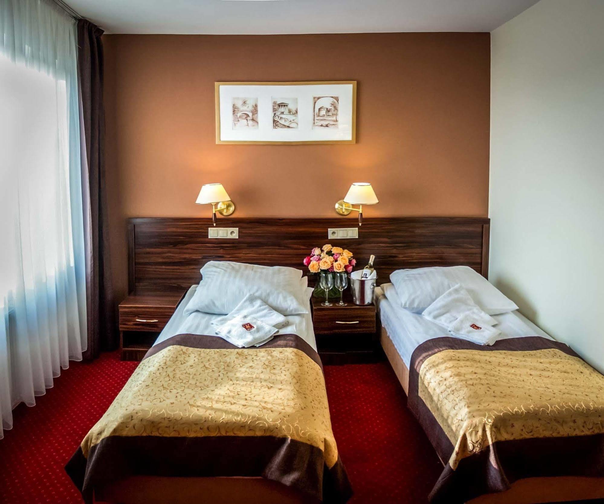 Hotel Pikul Puławy Eksteriør billede