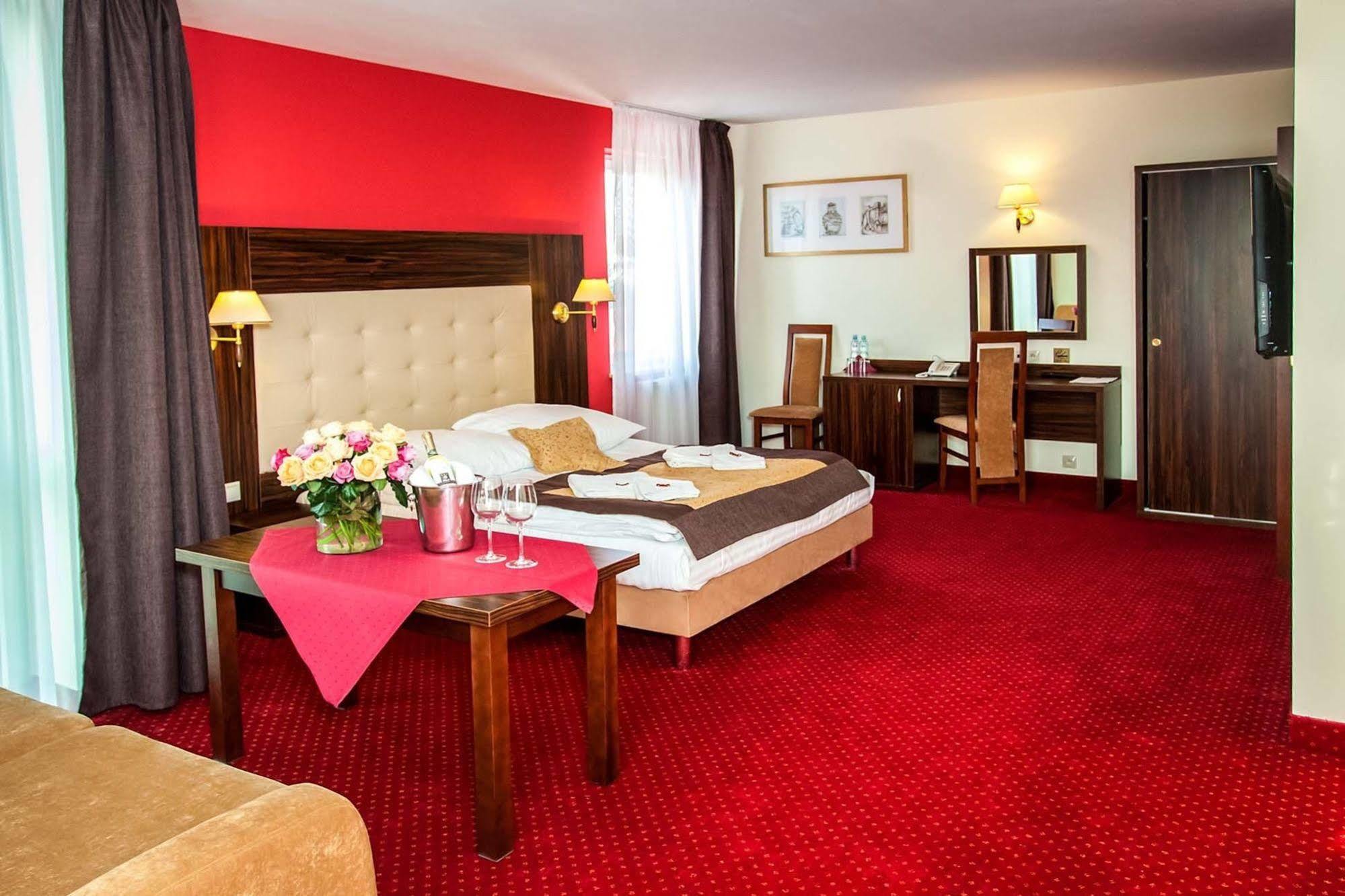 Hotel Pikul Puławy Eksteriør billede