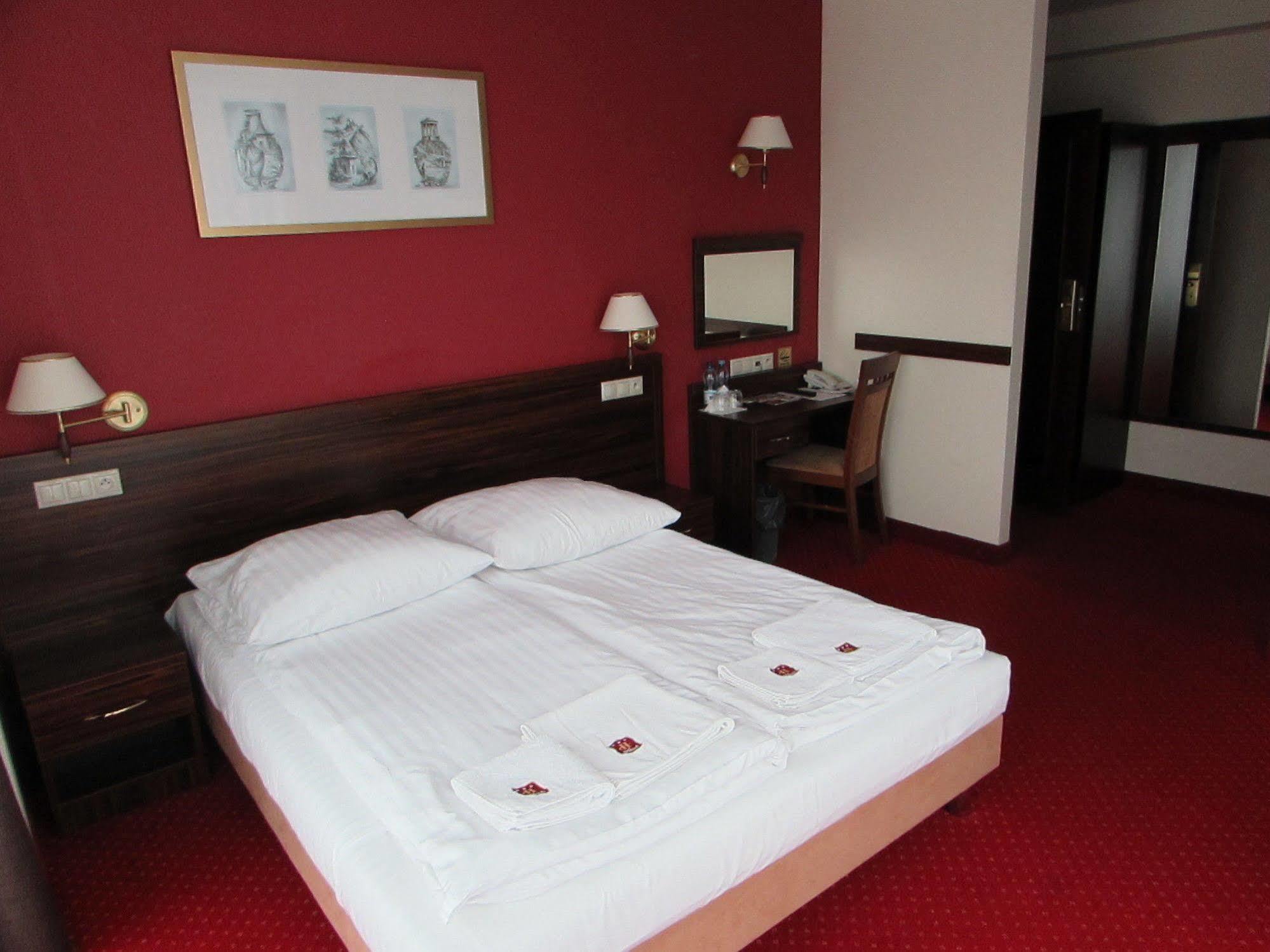 Hotel Pikul Puławy Eksteriør billede