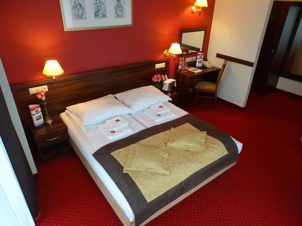 Hotel Pikul Puławy Eksteriør billede