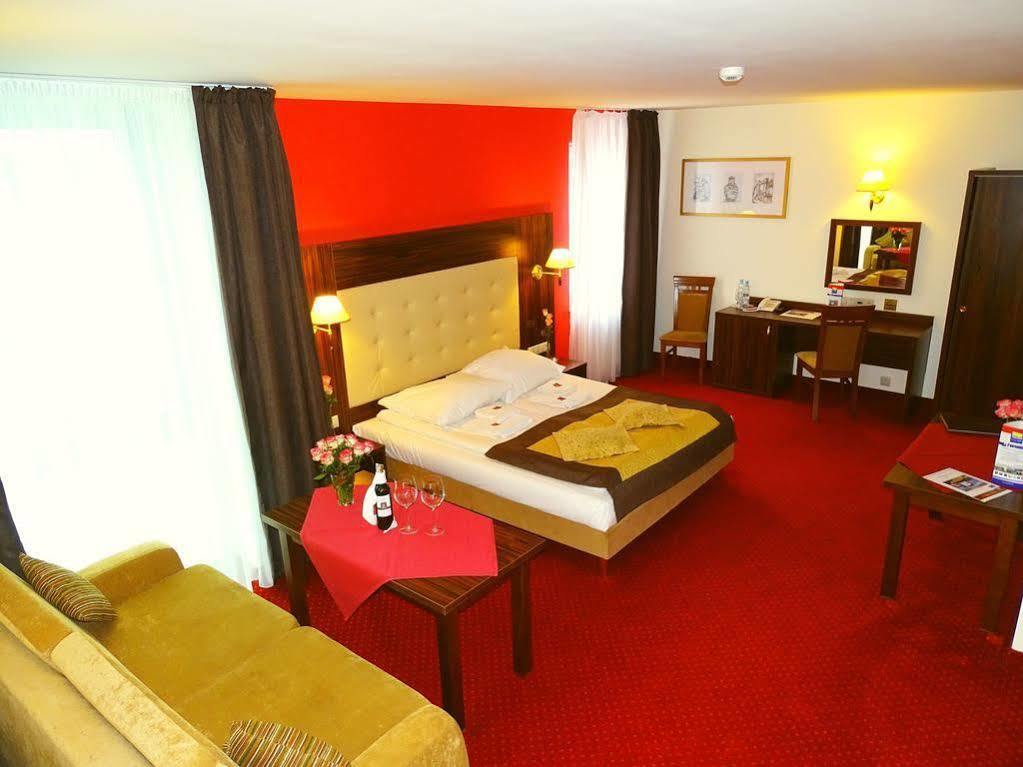 Hotel Pikul Puławy Eksteriør billede
