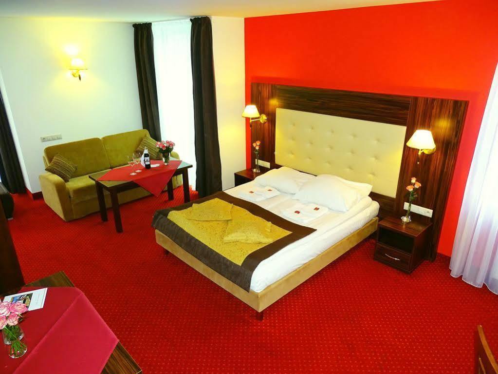 Hotel Pikul Puławy Eksteriør billede